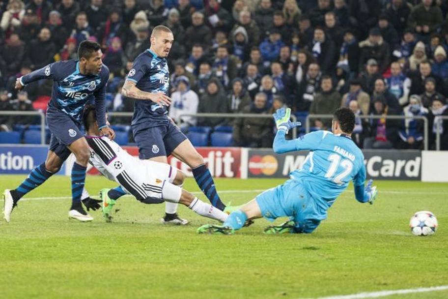 Basilea-Porto: il gol dell&#39;1-0 di Gonzalez. Epa
